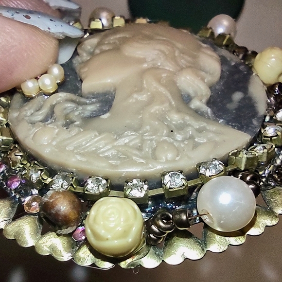 Distressed Green & Gold Vintage Ivory Cameo Brooch Restored - Picture 5 of 12